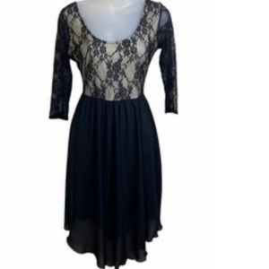 Hot Topic beautiful double tier dress w lace bodice and 3/4 length sleeves! NWOT